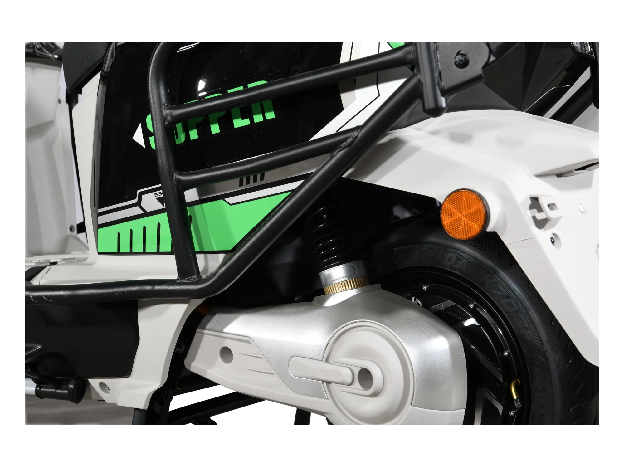 Suspension detail 09
