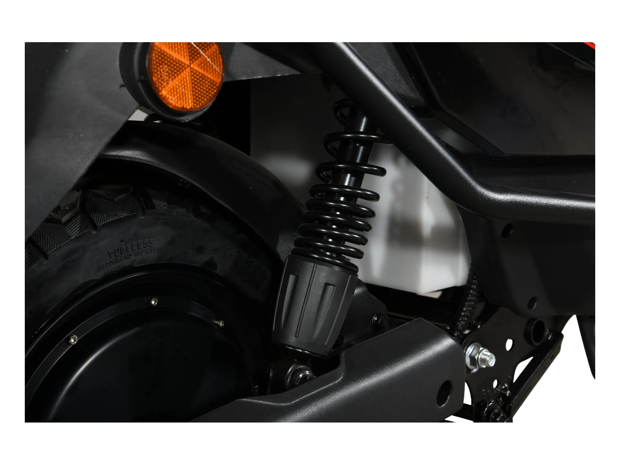 Suspension detail 14