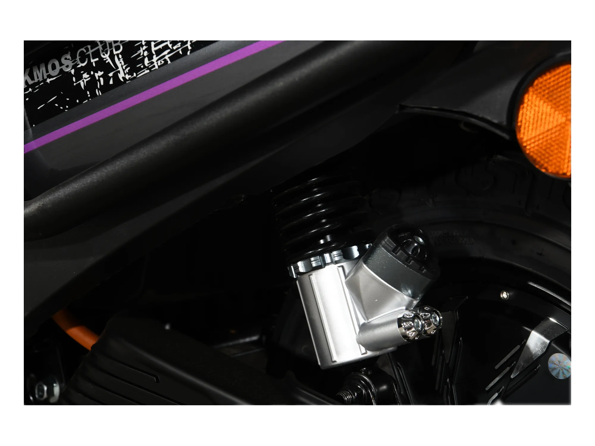 Suspension detail 08